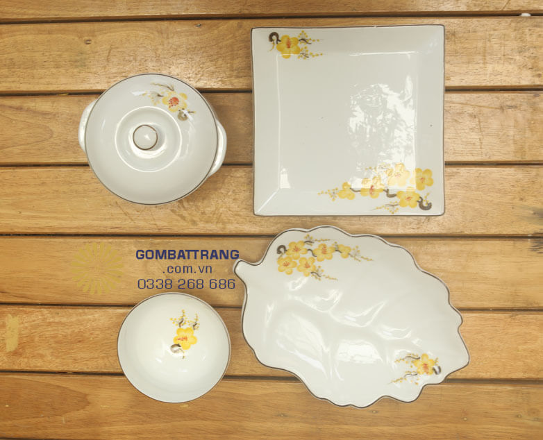 Từng chi tiết trong bộ bát đĩa gốm sứ Bát Tràng đều được chế tác tỉ mỉ, thủ công