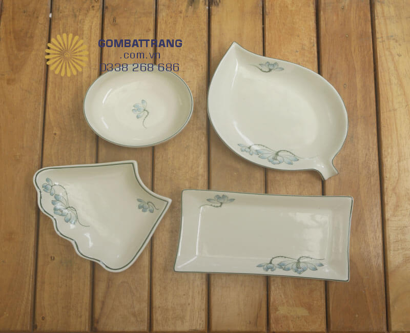 Bộ bát đĩa sang trọng với thiết kế tinh tế và màu trắng trang nhã