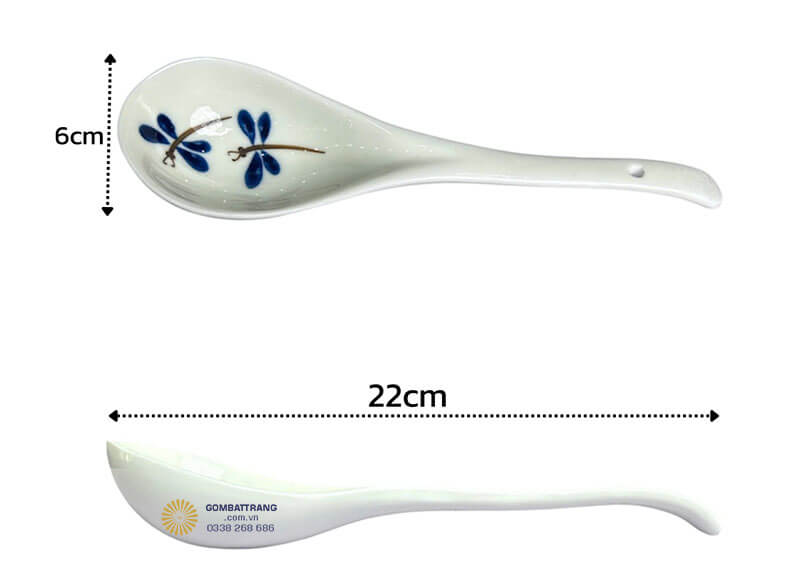 Muôi canh lớn trong bộ bát đĩa gốm sứ Bát Tràng