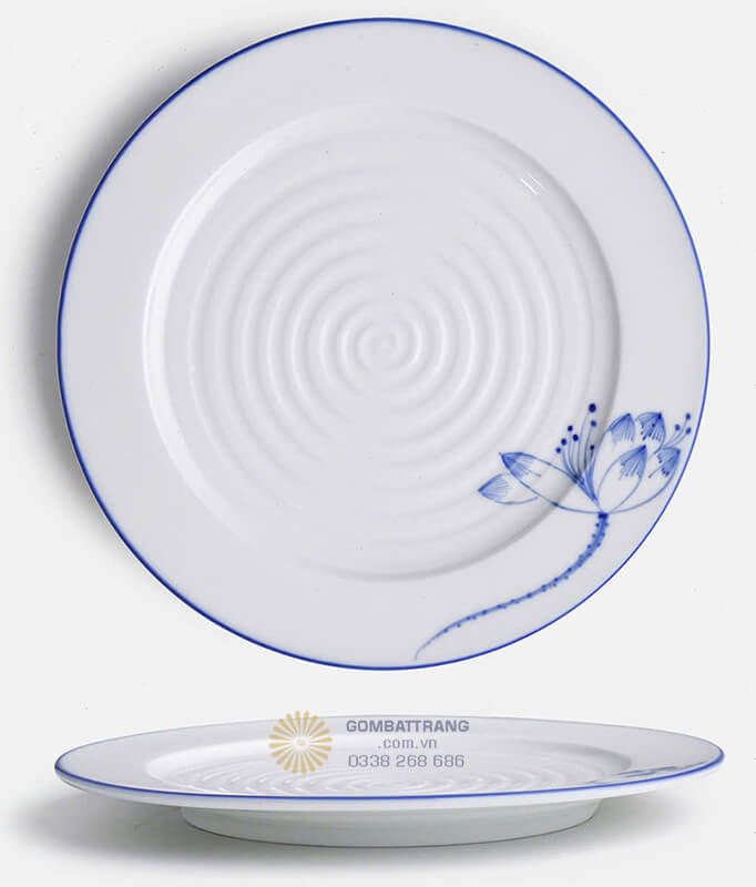 Bộ bát đĩa đẹp Bát Tràng bao gồm đầy đủ các món đồ cần thiết cho một bữa ăn hoàn hảo