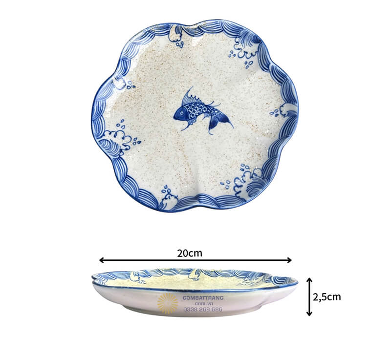 Đĩa hoa có viền xẻ hoa mai,lý tưởng để trình bày các món chính hoặc làm đĩa trung tâm khi trang trí bàn ăn nhà hàng