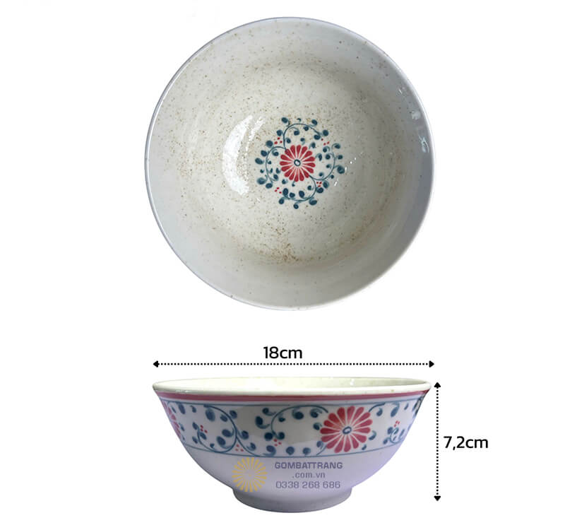 Tất cả phụ kiện đều mang họa tiết hoa Cúc Cát Tường, vừa đẹp mắt vừa mang ý nghĩa phong thủy tốt lành