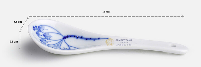 Bộ bát đĩa bao gồm thìa và đĩa muối nhỏ xinh, bát mắm tiện dụng, tạo nên một bộ đồ ăn hoàn chỉnh và sang trọng