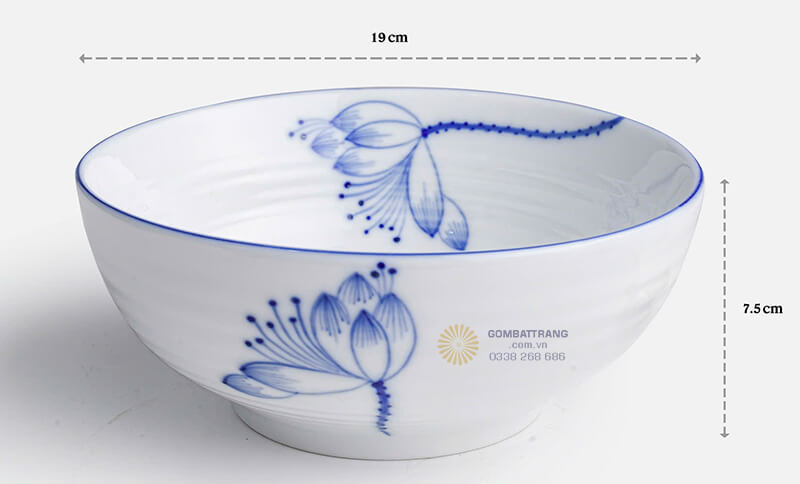 Bát đĩa gốm sứ Bát Tràng gồm các bát tô với nhiều kích cỡ khác nhau, phục vụ đa dạng món ăn từ canh, soup đến các món nước