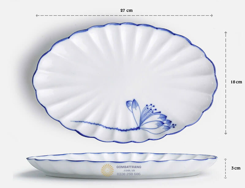 Chiếc đĩa bầu dục phù hợp đựng nhiều loại thức ăn