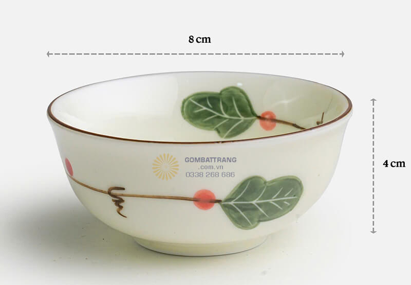 Bề mặt sứ nhẵn bóng của bát đĩa gốm sứ bát tràng cũng rất dễ vệ sinh, không bám dầu mỡ hay mùi thức ăn