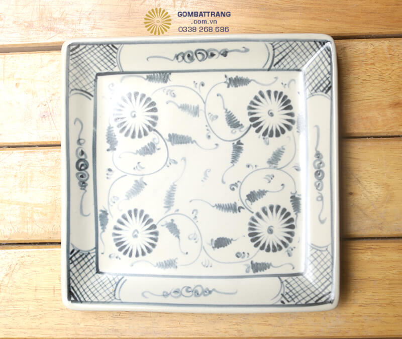 Màu ngà ấm áp&nbsp;của bộ bát đĩa cổ&nbsp;phù hợp với tất cả các loại không gian nội thất, từ hiện đại cho đến cổ điển