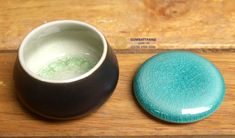 Họa tiết lá liễu trong phong thủy đại diện cho sự mềm mại, may mắn và tài lộc