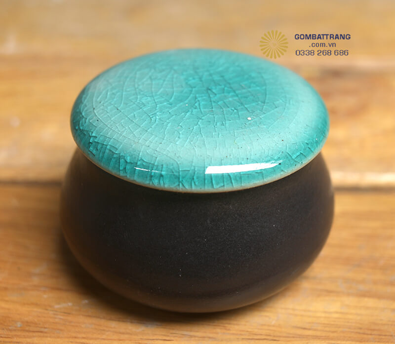 Từng chi tiết trong bộ bát đĩa cổ đều được chăm chút tỉ mỉ, tạo nên tổng thể hài hòa