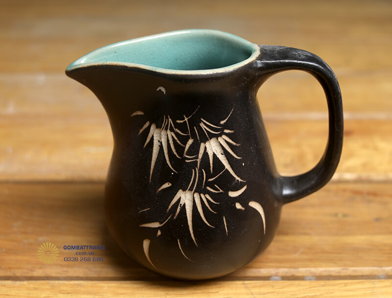 Chất liệu gốm sứ cao cấp được nung ở nhiệt độ cao giúp sản phẩm bền chắc, an toàn cho sức khỏe