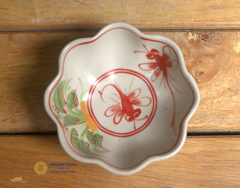 Bát nước chấm được tạo tác hình dáng bông hoa rất độc đáo