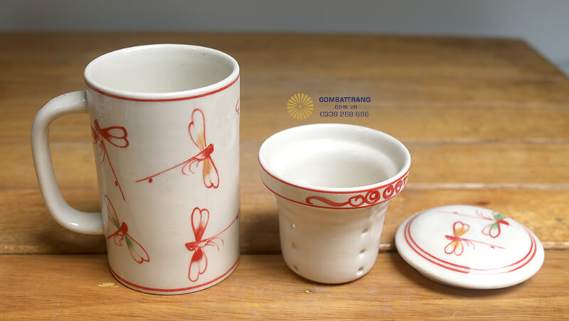 Cốc trà với phần lưới lọc có kiểu dáng cực ấn tượng