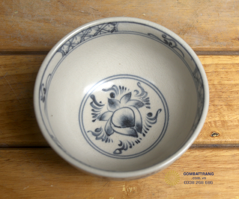 Bát nhỏ trong bộ bát đĩa giả cổ&nbsp;mang nét đặc sắc của dòng&nbsp;chén dĩa cổ&nbsp;truyền thống