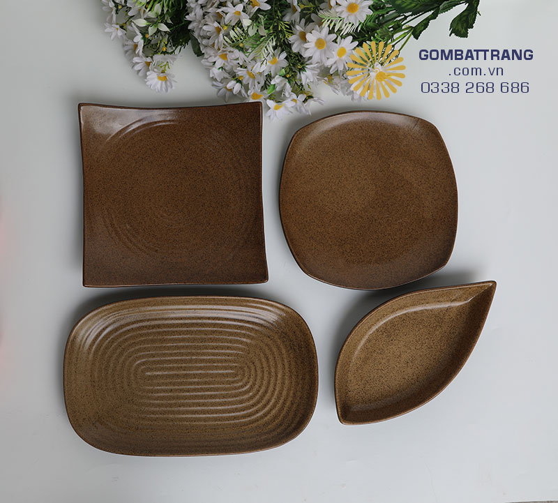 Bát đĩa nhà hàng cao cấp gốm Bát Tràng được làm từ nguyên liệu đất Hồng sa tinh luyện chứa nhiều khoáng chất có lợi cho sức khỏe
