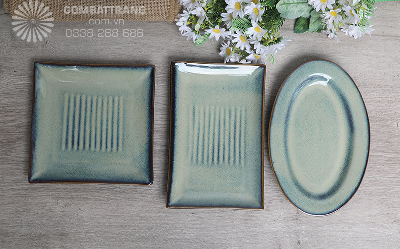 Bát đĩa nhà hàng khách sạn cao cấp men hỏa biến, chất men lấy từ nguyên liệu thiên nhiên, sản phẩm nung ở nhiệt độ cao tới 1400 độ C, khi ra lò ta gõ vào nhau tạo ra tiếng âm trong như tiêng chuông, đó thực sự là sản phẩm cao cấp, bền , đẹp