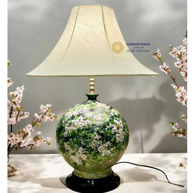Đèn ngủ để bàn gốm sứ Bát Tràng – tinh tế từng đường nét, bền đẹp theo thời gian.