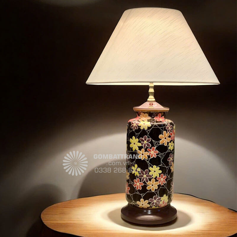 Đèn ngủ bằng sứ vẽ hoa cúc đa sắc – thiết kế sang trọng, phù hợp làm quà tặng cao cấp.