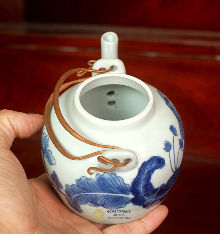 Cận cảnh bên trong lòng ấm, cam kết sứ sạch đảm bảo an toàn cho sức khỏe