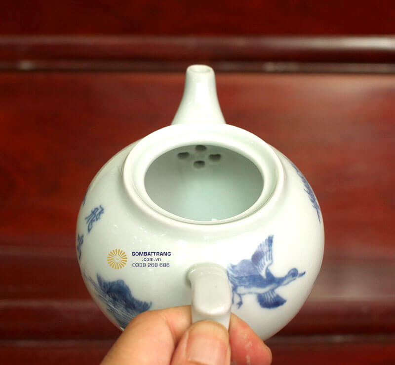 Lỗ lọc trà bên trong ấm trà giả cổ