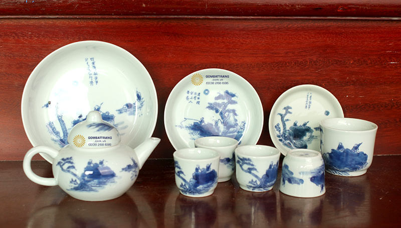 Họa tiết Lã vọng câu cá được khắc họa cực chân thực và ấn tượng trên bộ ấm chén cổ