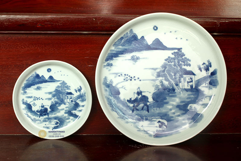 Hai chiếc đĩa lót men lam giả cổ cực ấn tượng