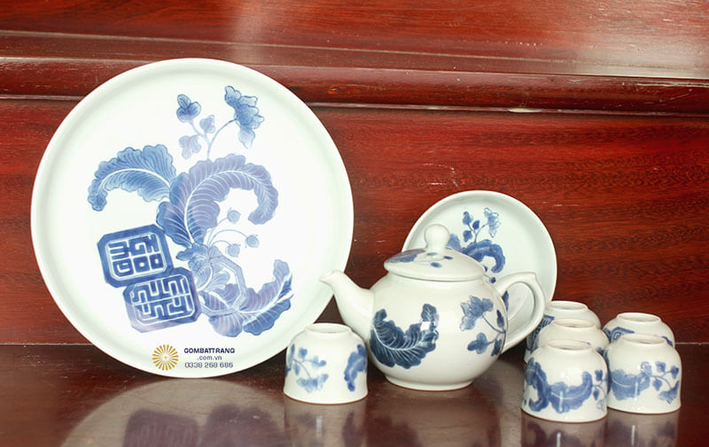 Họa tiết Mai Thọ trên bộ ấm chén mang ý nghĩa may mắn