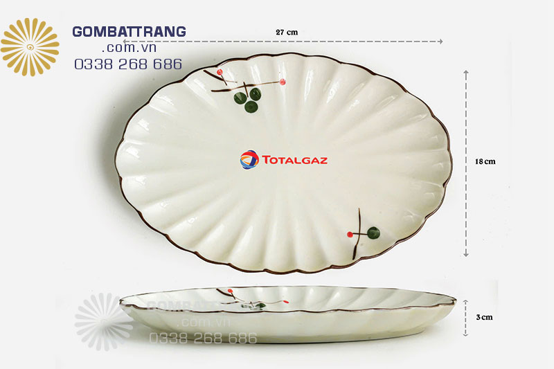 Đĩa bầu dục với thiết kế hài hòa men trắng kết hợp chỉ viền nâu, vẽ tay hoa chery tạo sự thanh thoát và sang trọng