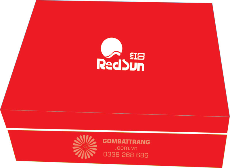 Bộ chén đĩa gốm Bát Tràng được đựng trong hộp đựng quà cao cấp, cốt giấy carton cứng, bọc giấy xi trống thấm, được chọn mầu giấy xi phù hợp với logo, bên trong lót lụa sang trọng, lắp hộp in logo theo yêu cầu