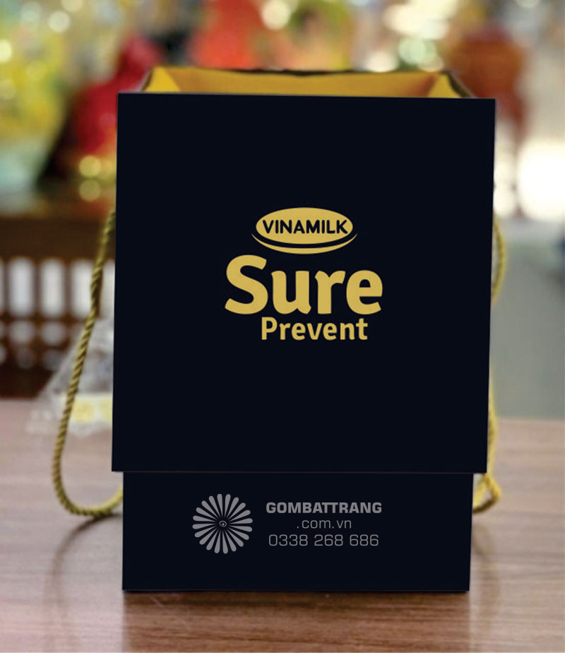 Cốc sứ giá rẻ Bát Tràng in logo theo yêu cầu, hộp đựng quà được thiết kế riêng, cốt carton cứng, bọc giấy xi chống thấm, lót lụa sang trọng, in logo trên lắp hộp theo yêu cầu, cao cấp, lịch sự