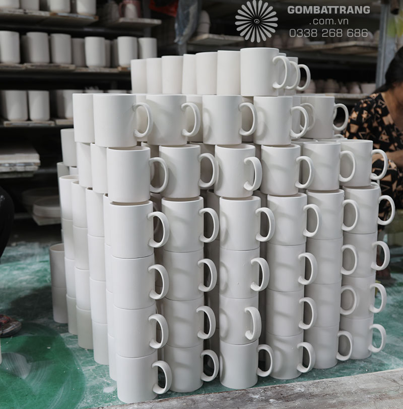 Cốc sứ giá rẻ Bát Tràng, sứ sạch, mẫu mã đẹp, chât lượng cao, sản xuất trên dây chuyền hiện đại