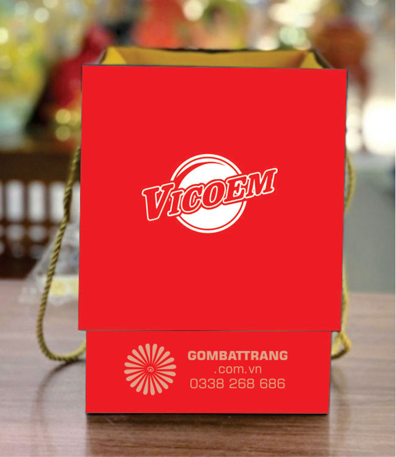 Cốc sứ in logo gốm sứ Bát Tràng được đựng trong hộp đựng quà cao cấp