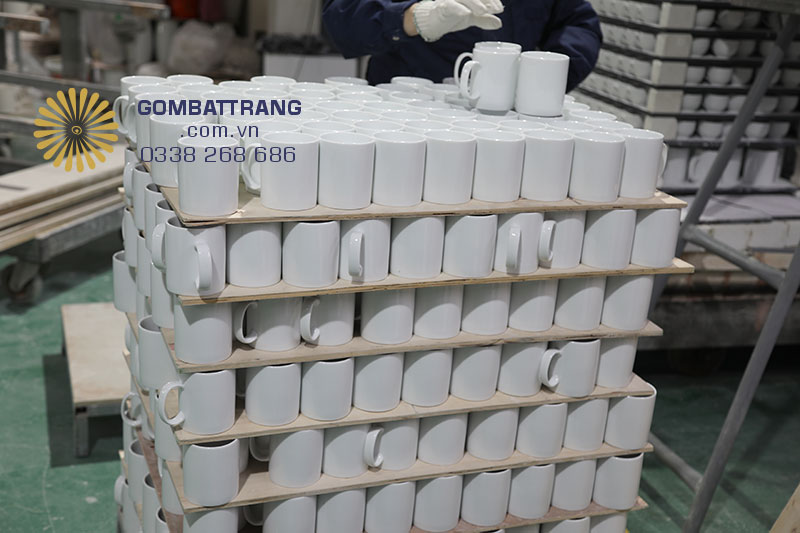 Xưởng sản xuất quà tặng ly sứ Bát Tràng in logo theo yêu cầu, sản xuất trực tiếp không qua trung gian