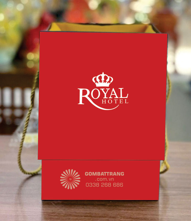 Hộp đựng quà cao cấp, cốt giấy carton cứng, bọc giấy xi chống thấm, có in logo trên lắp hộp tạo sự sang trọng và lịch sự